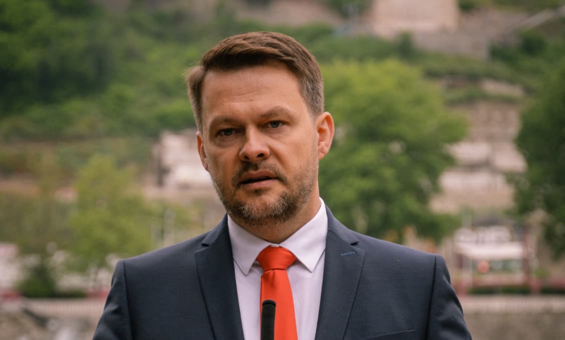 Koaličná kríza je zažehnaná, opozícia hovorí o korytách a strate tváre