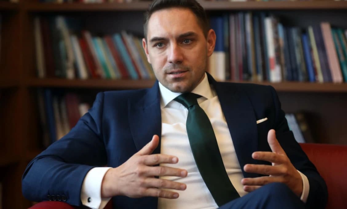 Progresívna hanba storočia so slovenským potleskom
