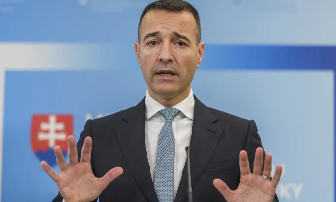 Dilema ministra školstva: Má ísť premiér na oslavy do Moskvy, či nie?