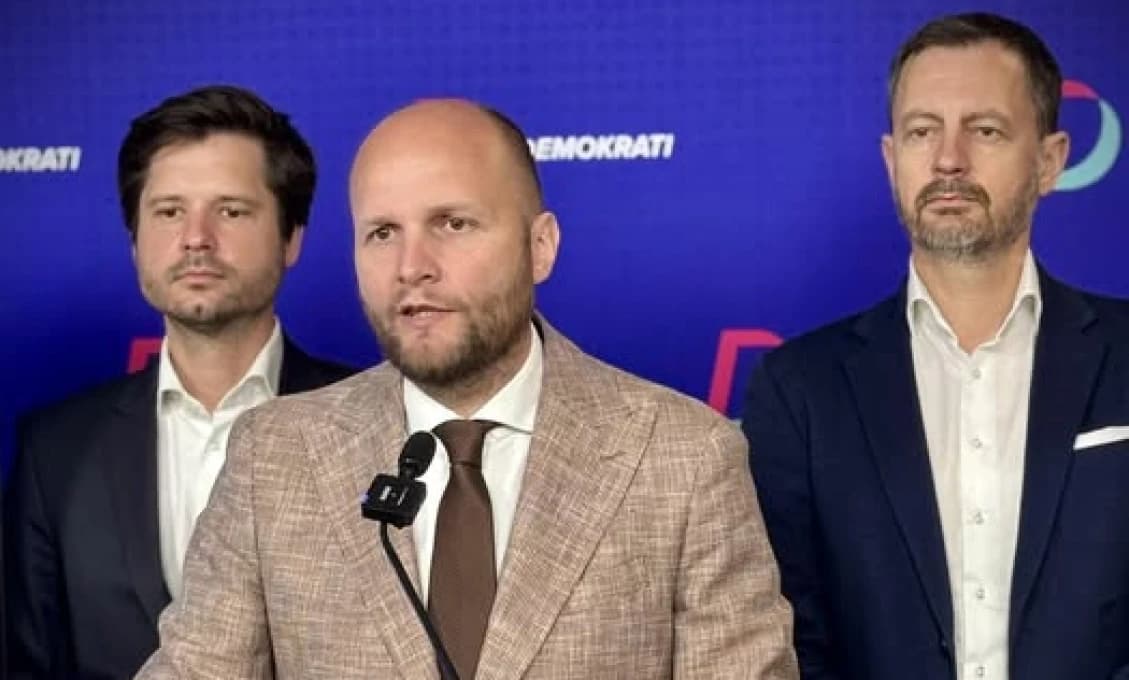 Šport: V talianskej najvyššej futbalovej súťaži pribúdajú hráči nakazení novým koronavírusom, hrozbe koronavírusu sa nevyhol ani Londýnsky maratón
