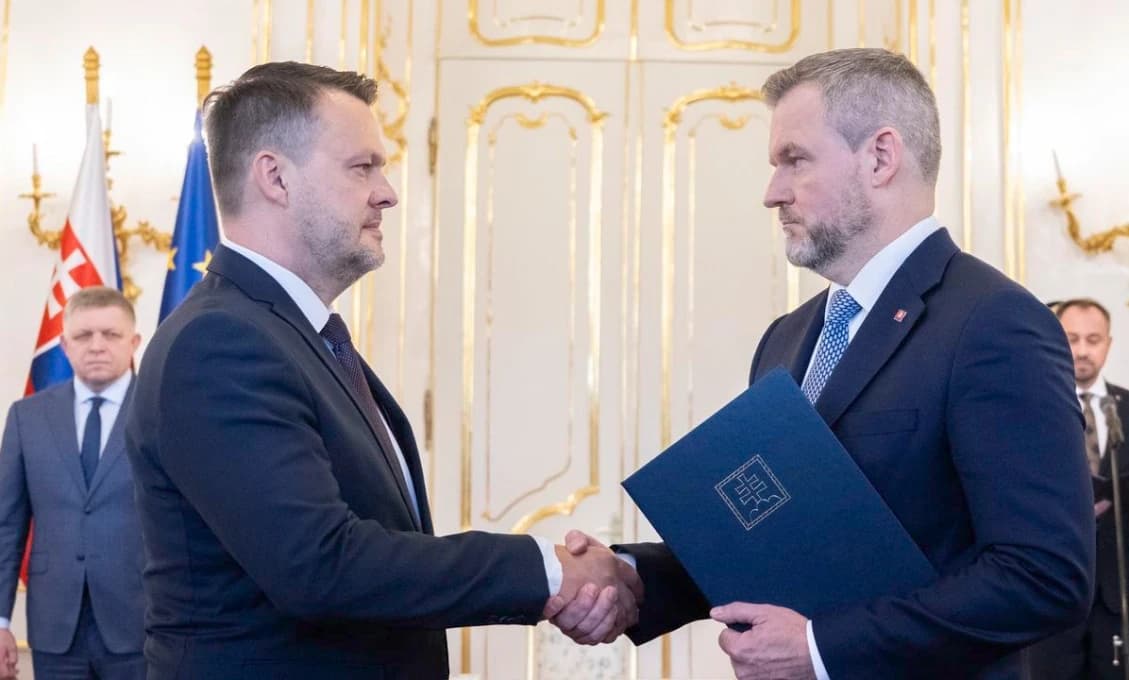 Minister Migaľ zamieril na Prezidentský palác, ľudia ho vysmiali!