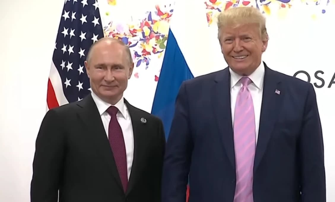 Trump a Putin si podajú ruky. Biely dom naznačil skoré stretnutie
