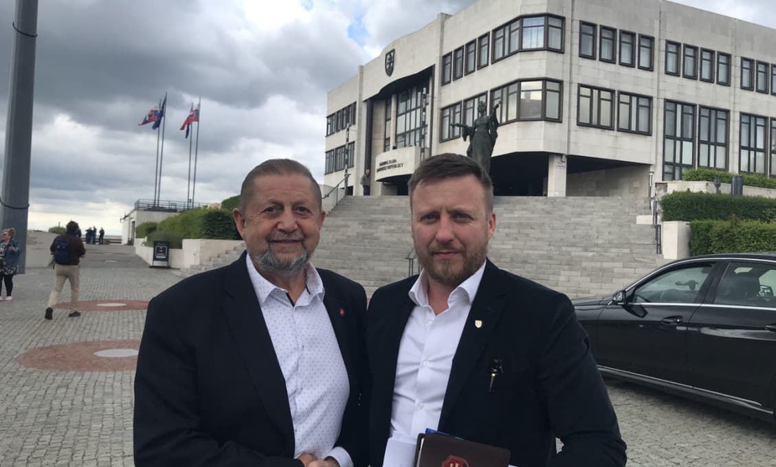 MUDr. Kotlár s Dr. Harabinom podali trestné oznámenie na Kolíkovú, Cigánikovú, Szalaya a Vojtka za ohováranie