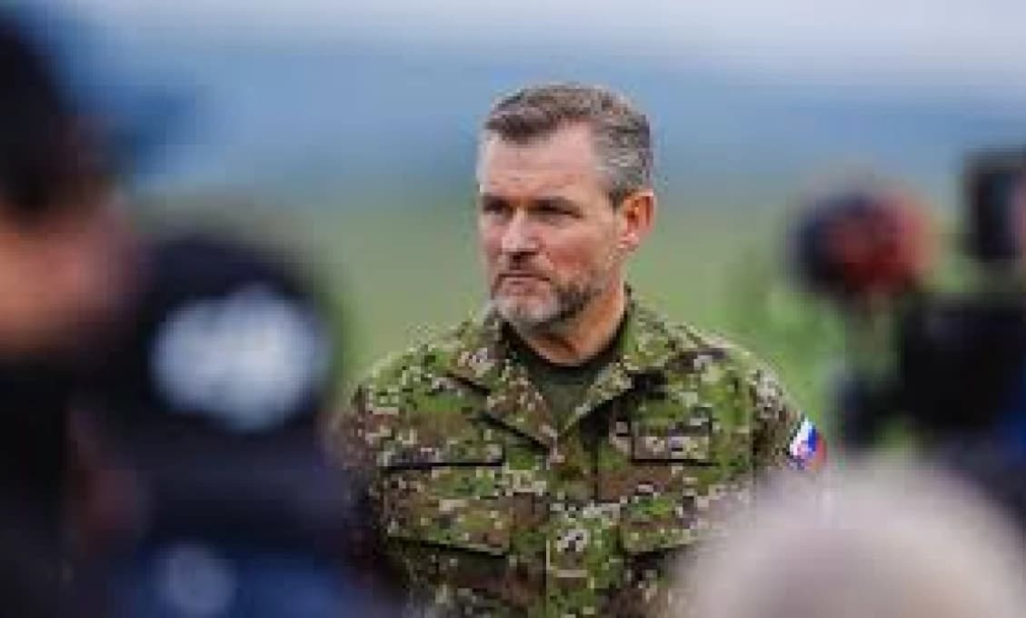 Z prezidenta mieru je prezident zbrojenia, píše Eduard Chmelár