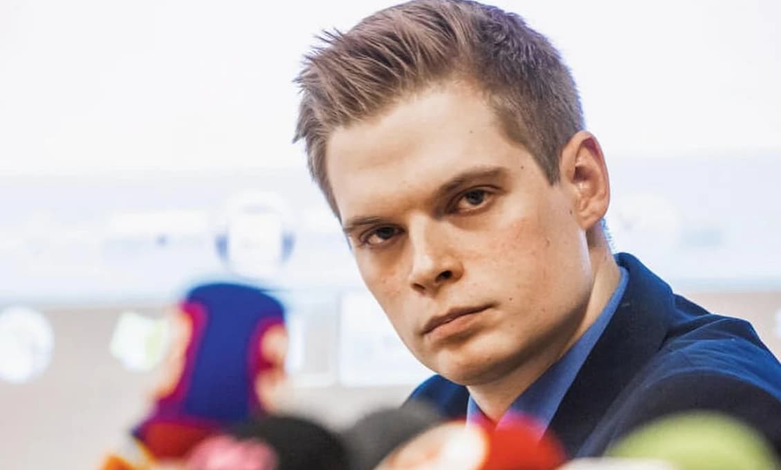 Konečne! Štát preveruje činnosť aktivistu Púchovského na školách