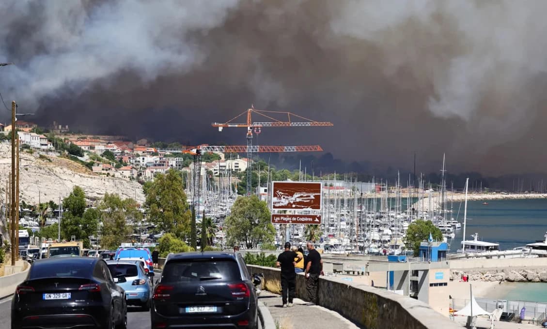 Marseille v plameňoch! Letisko ruší všetky lety