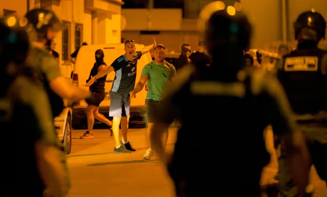 Španielsko v pohotovosti! Vypukli násilné strety medzi domácimi a migrantmi (FOTO)