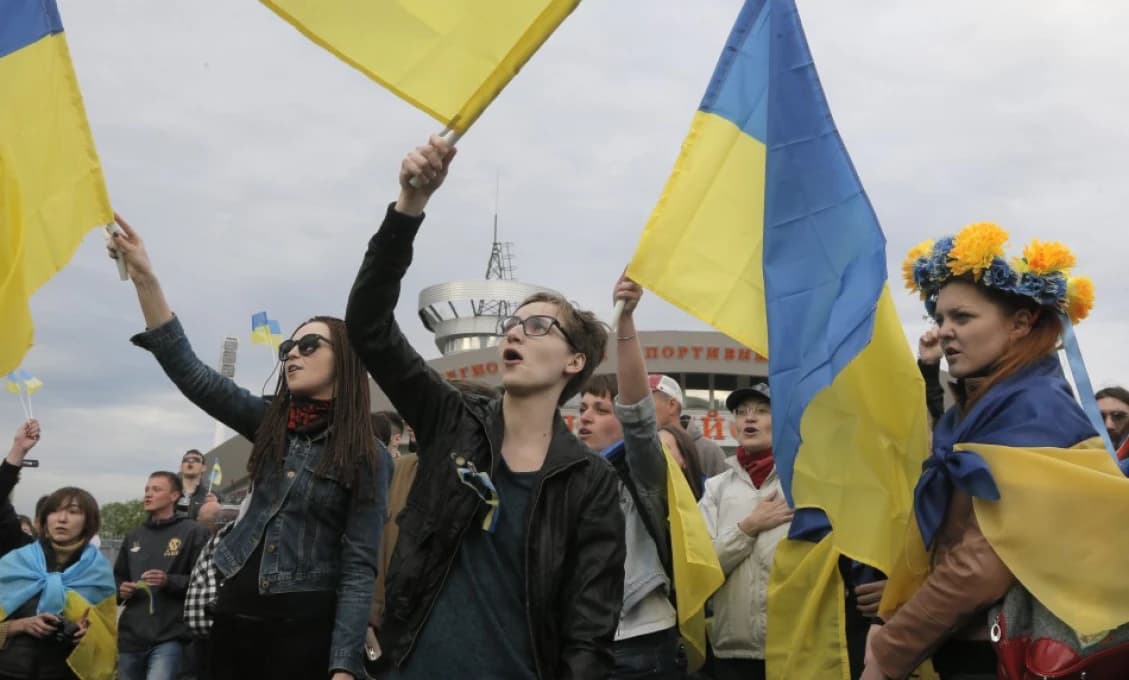 Kyjev prvýkrát protestoval proti autoritárskemu prezidentovi: Zelenskyj aj tak podpísal prokorupčný zákon