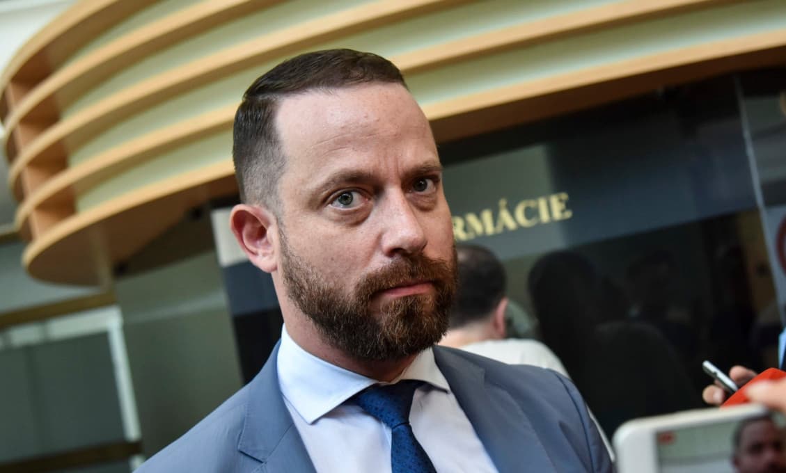 Para reaguje tvrdo: Hlúposť nemá hranice, inteligencia áno