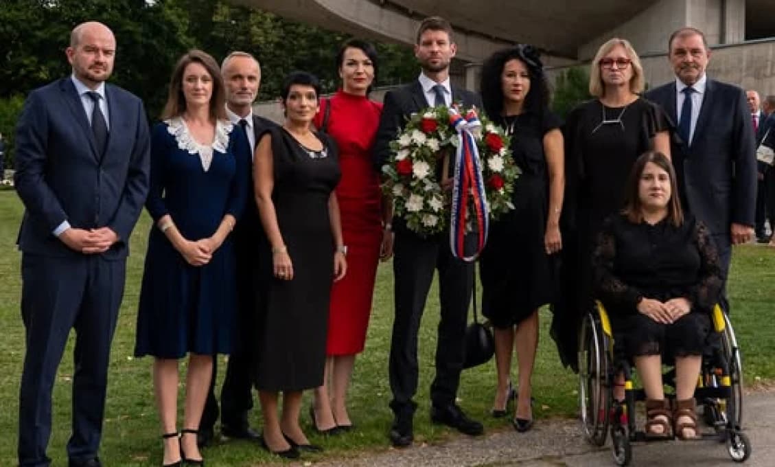 Hlas ľudu: Aký je rozdiel medzi Hitlerom a tatom Šimečkom?