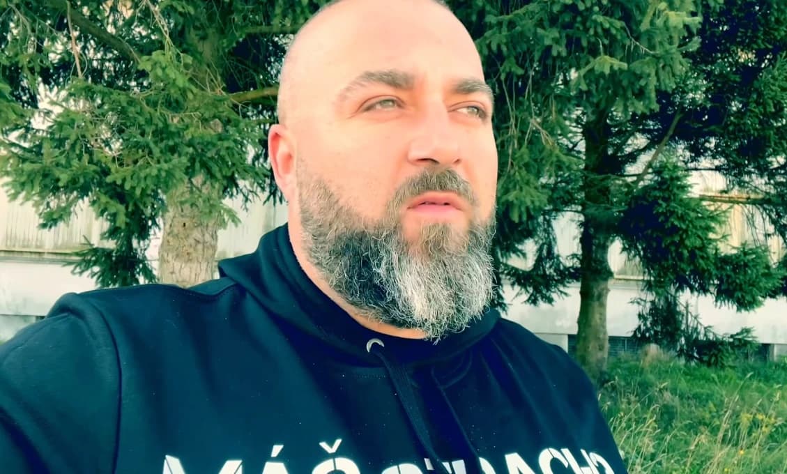 AKO SA DEMOKRATI STRELILI DO KOLENA! A zapierajú a zapierajú... (VIDEO)