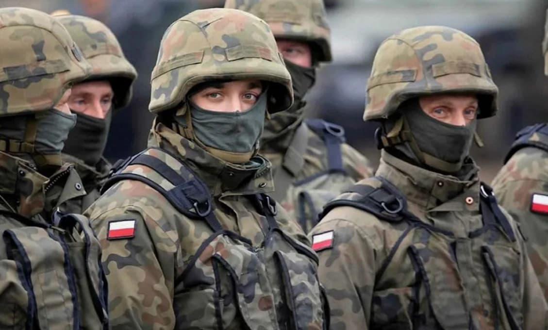 Poliaci chcú návrat povinnej vojenčiny, polovica by bránila krajinu vo vojne