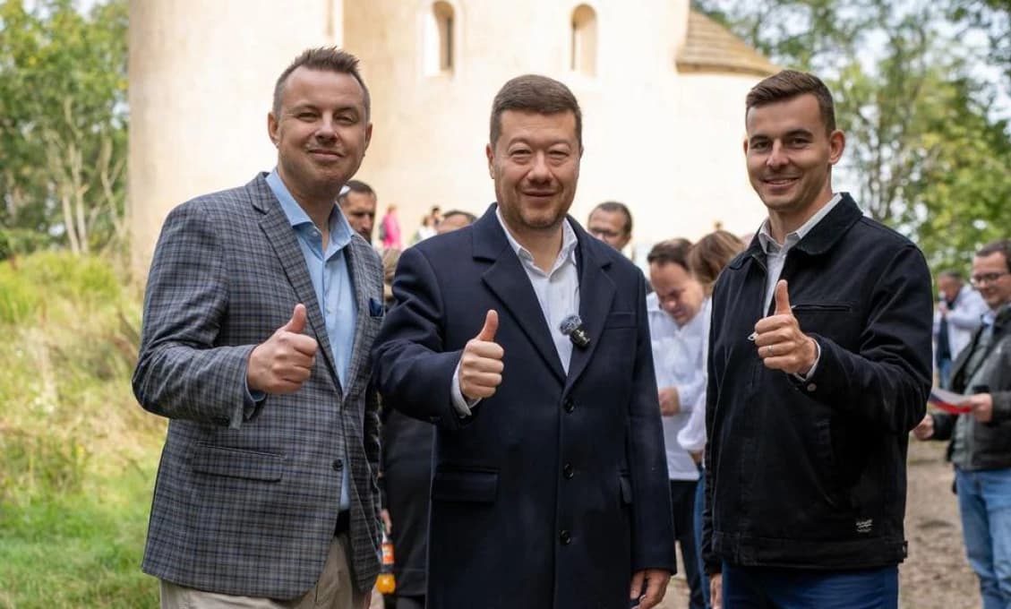 Česi Ficovi: Bravó, pán premiér! Bravó Slovensko!