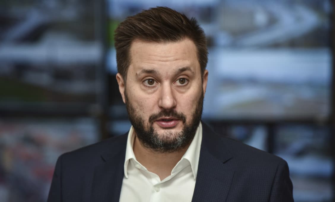 Kéry: PS a Demokrati vodu kážu a víno pijú! Valla a Naďa zákon nezaujíma