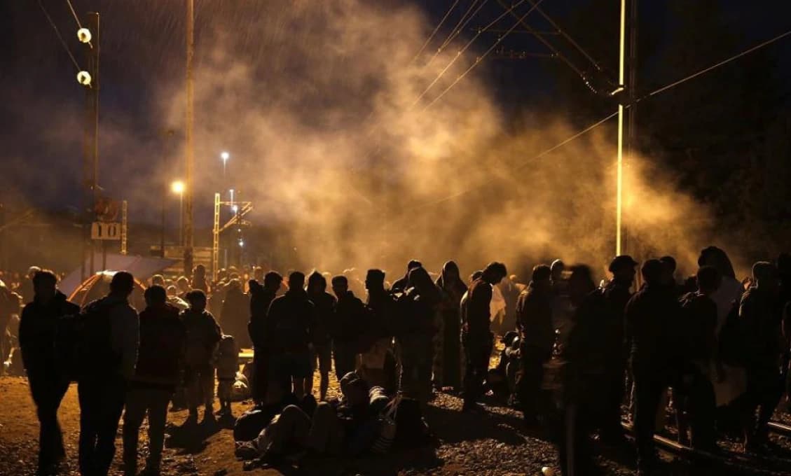 Kráľovstvo na kolenách: Vyhlásia v Británii núdzový stav a masové deportácie?