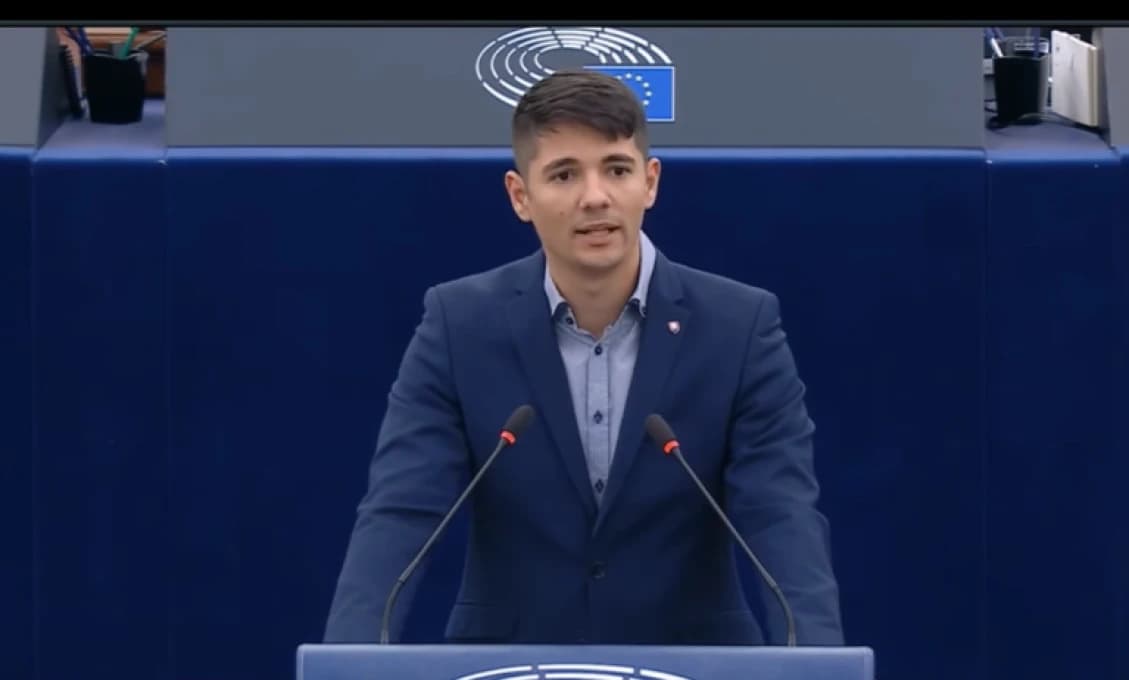 KALIŇÁK OSTRO KRITIZUJE SLABOSŤ EÚ: Sme malí, slabí pätolízači skorumpovaného Zelenského!