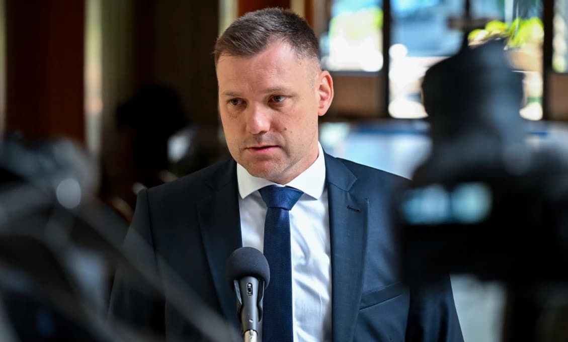 Matovič a Fico emočne nezvládajú svoju politickú situáciu, tvrdí politológ