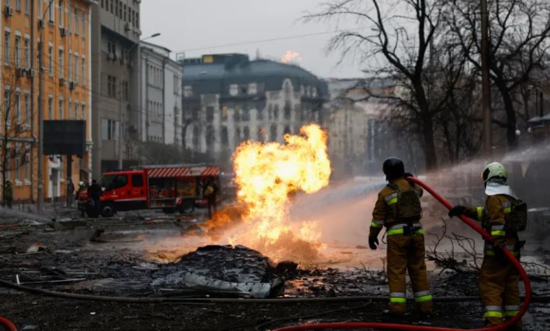 Ukrajinou otriasajú výbuchy: protivzdušná obrana je v plnom nasadení, v Kyjeve znejú sirény