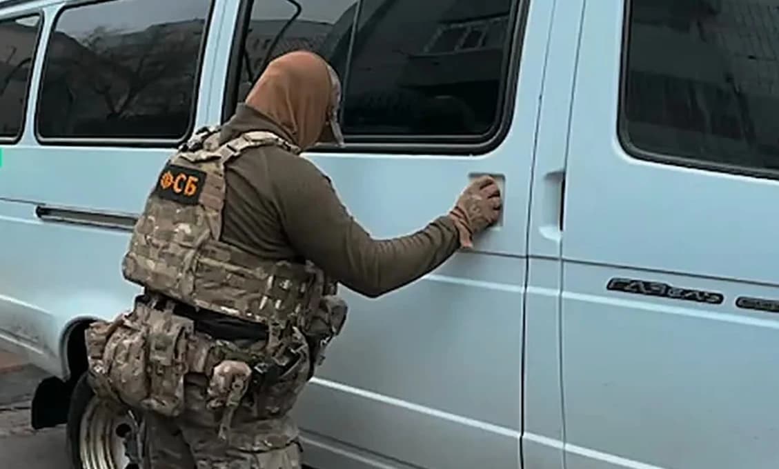 Ukrajinský diplomat bol zadržaný na ruských hraniciach s hotovosťou, 12 kg zlata a 14 kg šperkov