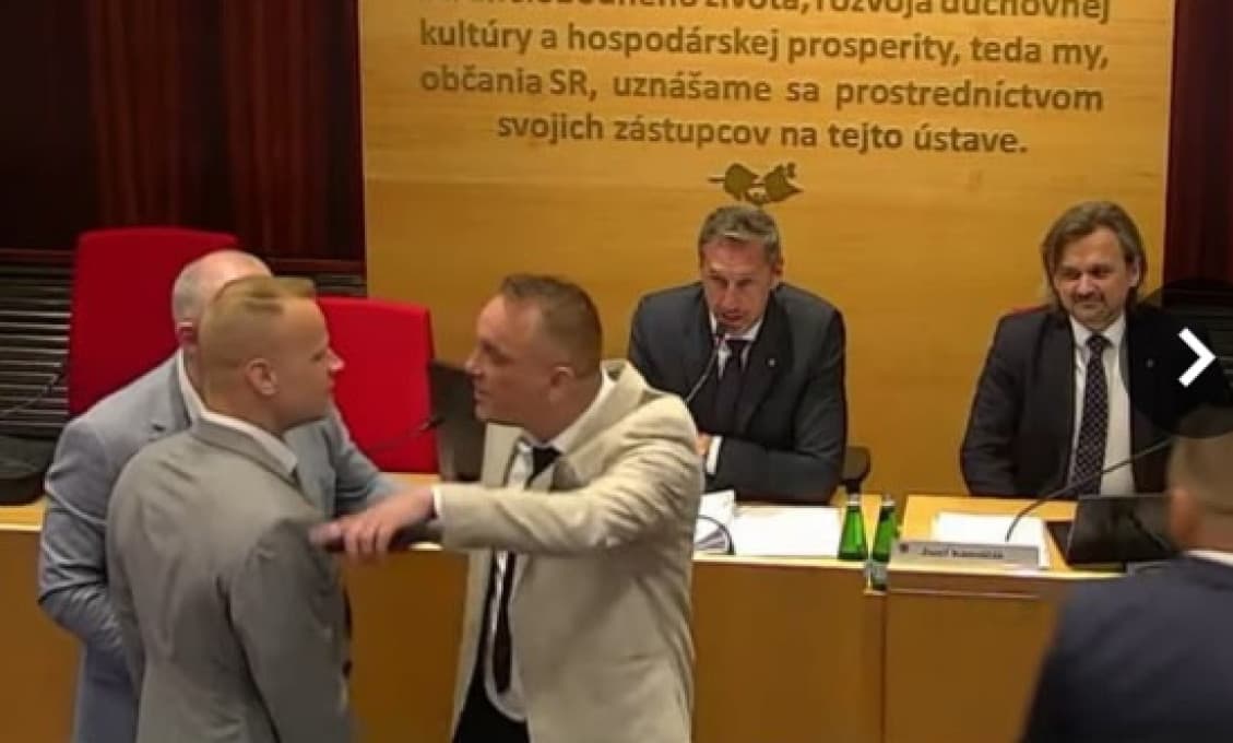 Súboj o post prešovského župana rozpálil vášne! Na Mazureka v sále zaútočil Didik