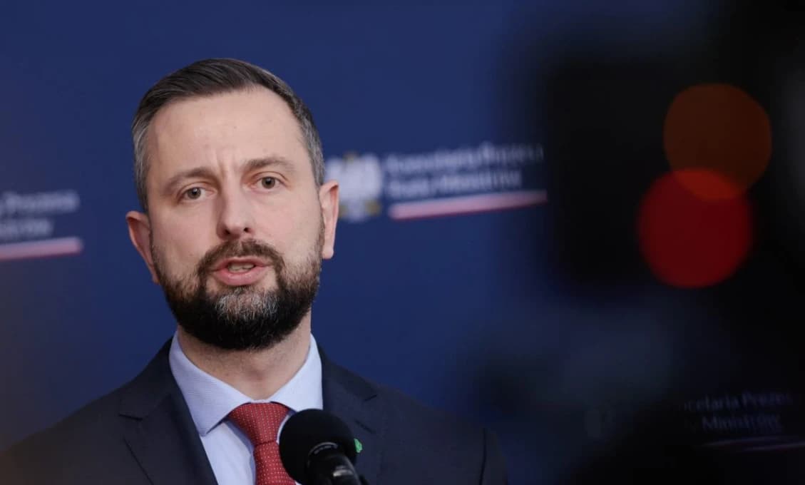 Poľský minister obrany varuje: Ľudia zo Západu sa budú sťahovať do strednej Európy