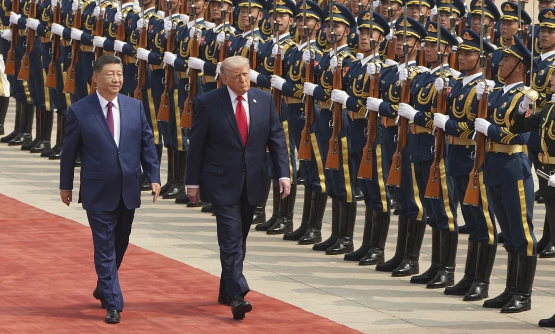Trump bez opýtania siahol do Siho osobného zápisníka a z Číny odletel skôr, než bolo plánované. Vyhodili ho?