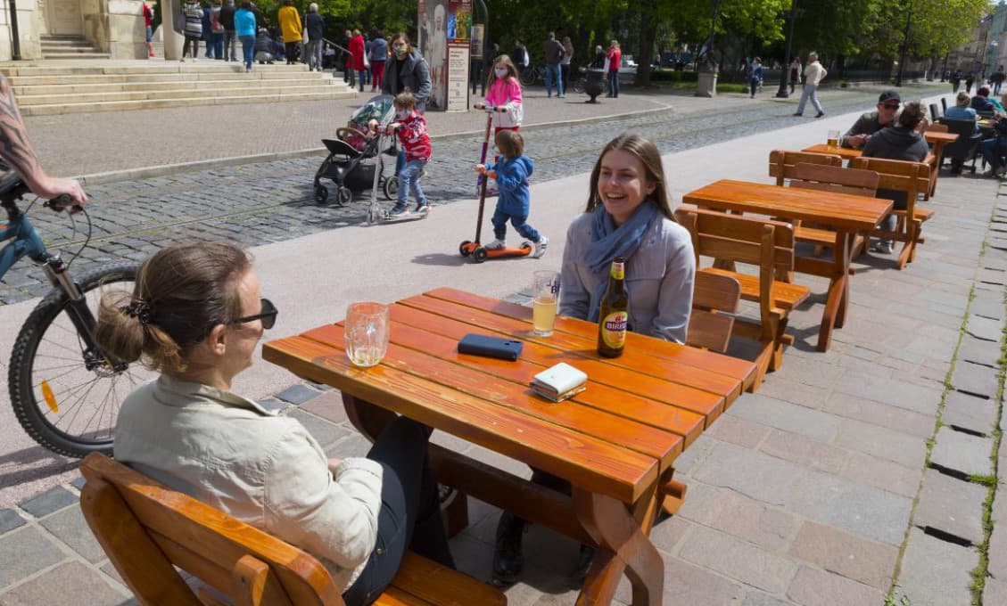 Pozor, terasy môžu byť ohraničené len z troch strán, spresnili hygienici