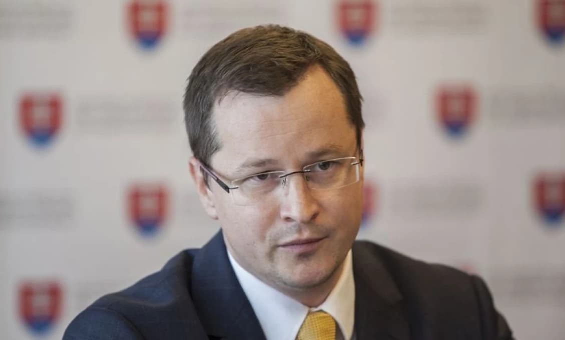 Exminister školstva ironicky: Protestujem proti útokom na bratislavskú kaviareň