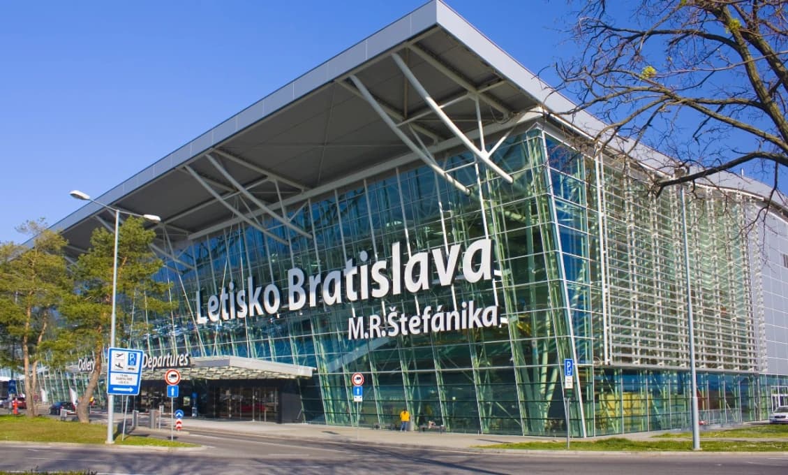 Mužský slalom skoro vyhrala žena v plavkách