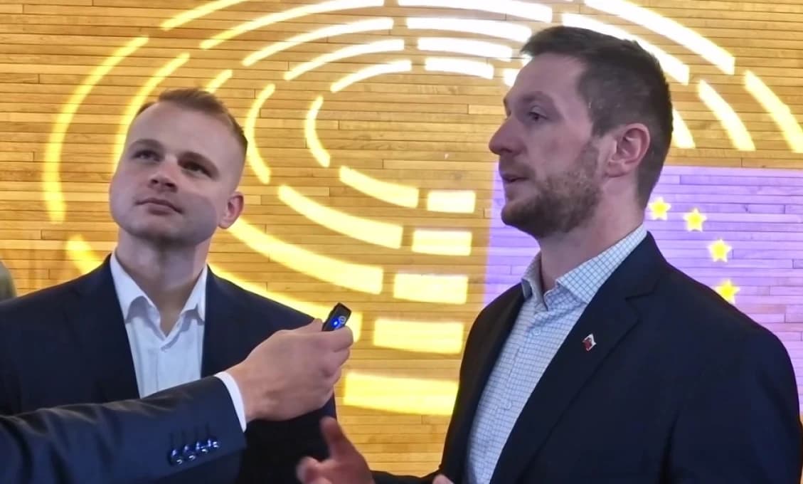 Propagačné videá v europarlamente opovrhujú belochmi