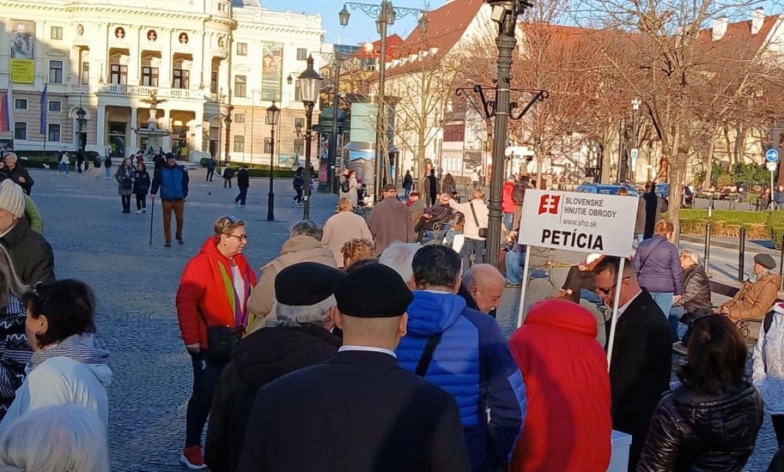 Róbert Švec: Už čoskoro budeme mať 300-tisíc podpisov! Ešte sa niekto smeje?