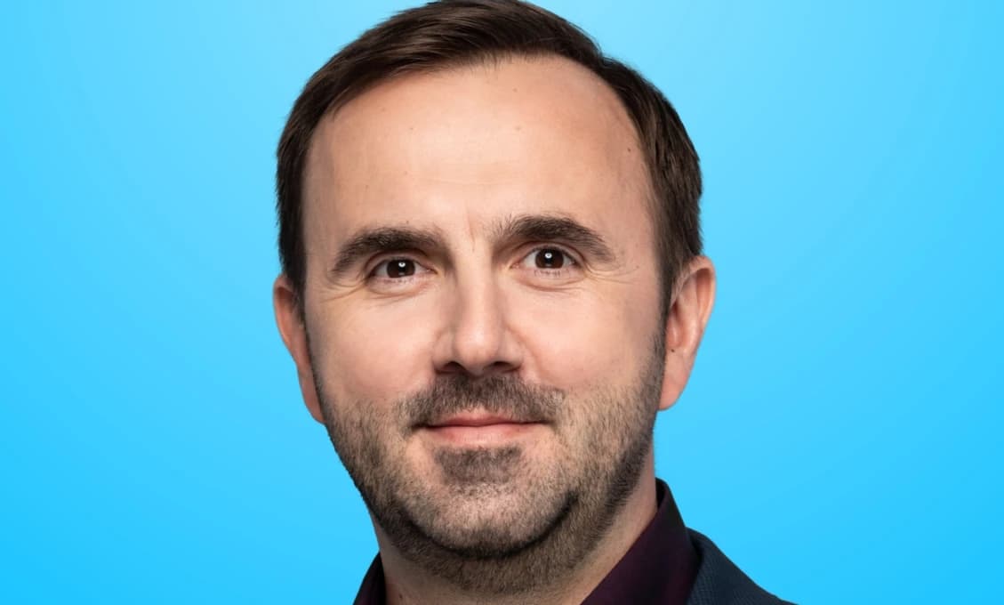 Muž, ktorý asistoval pri rozvrate financií, teraz kritizuje?