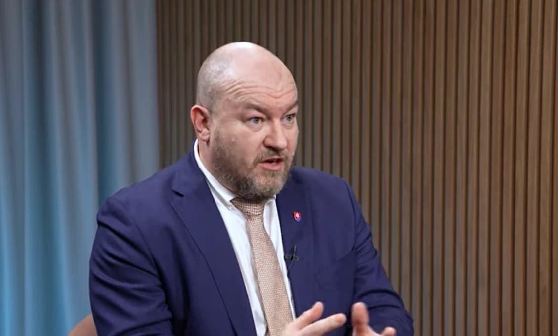 Transakčná daň zlá, ale zobrať deťom ihriská je v poriadku?! Toto je liberálne „šetrenie“