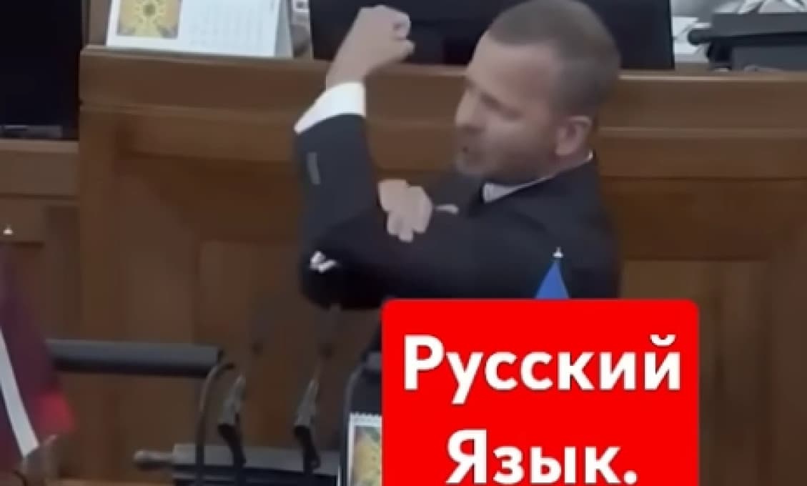 Demokracia po lotyšsky. Škandál v lotyšskom parlamente (VIDEO)