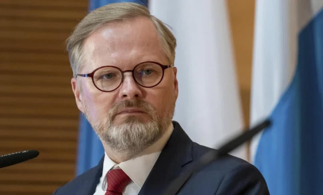 Český premiér Fiala v Plzni pod paľbou kritiky: „Vlastizradca!“ kričali na neho rozhnevaní ľudia (VIDEO)