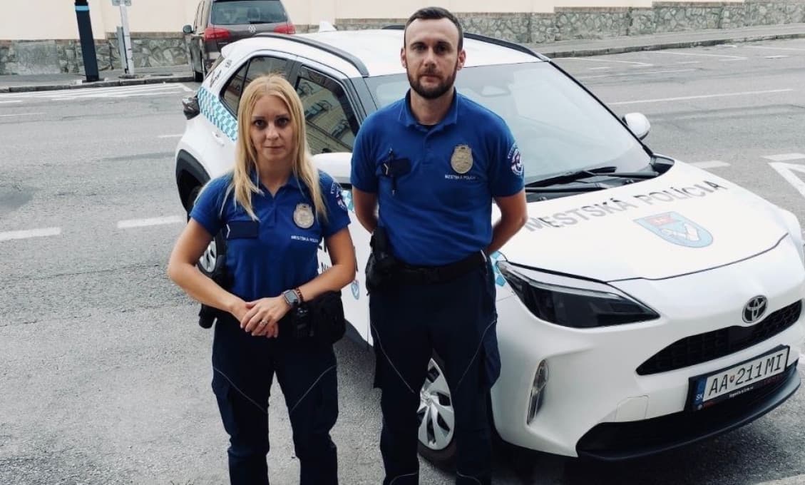 Neuveriteľné: Otec po hádke nechal svojho malého syna v rozhorúčenom aute a šiel nakupovať!