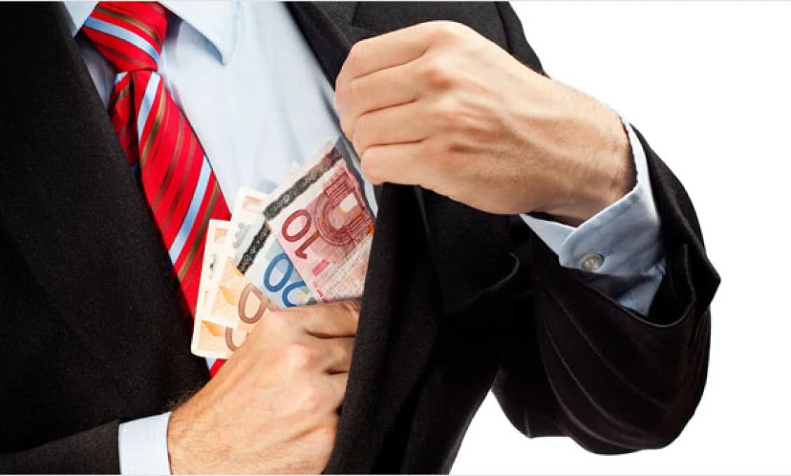 Aktivista Heredoš: Ako banky na Slovensku ryžovali aj počas Covidu