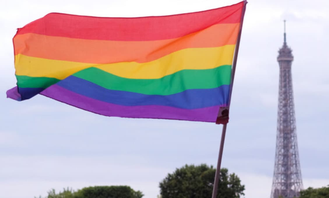 Francúzsko v ŠOKU! Ľavicový LGBTQ+ aktivista viedol pedofilný gang (FOTO)