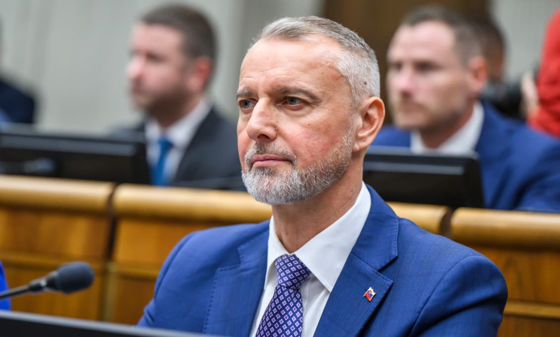 Konečne poriadok v parlamente: Raši sľubuje pokuty za opitosť, tepláky aj nezmyselné obštrukcie!
