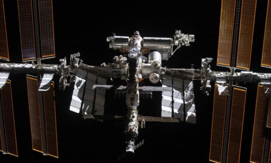 Kozmická loď Crew Dragon dopravila na ISS štyroch astronautov