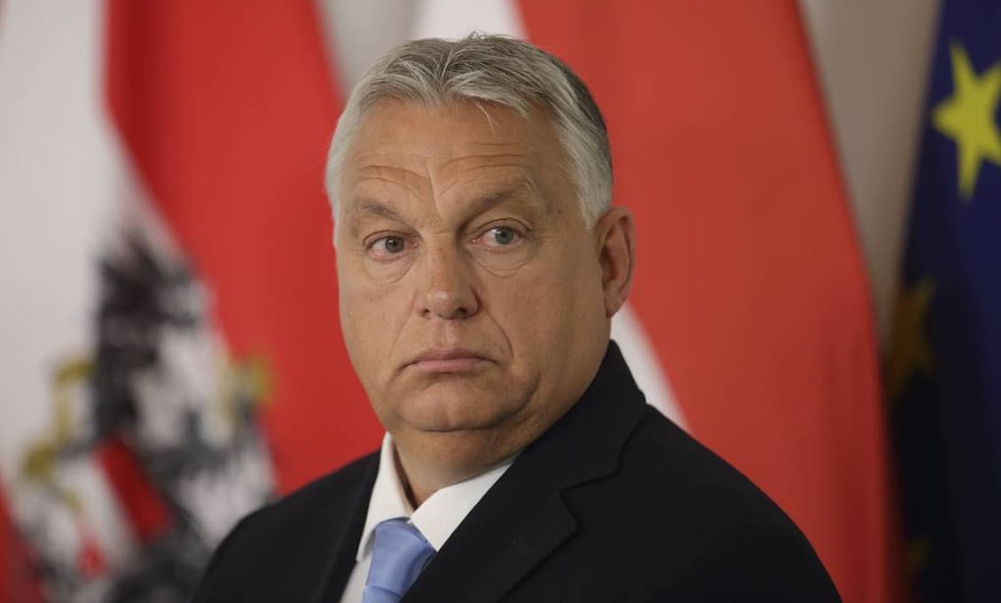 ODKAZ ORBÁNOVI! Útok na maďarské veľvyslanectvo v Prahe