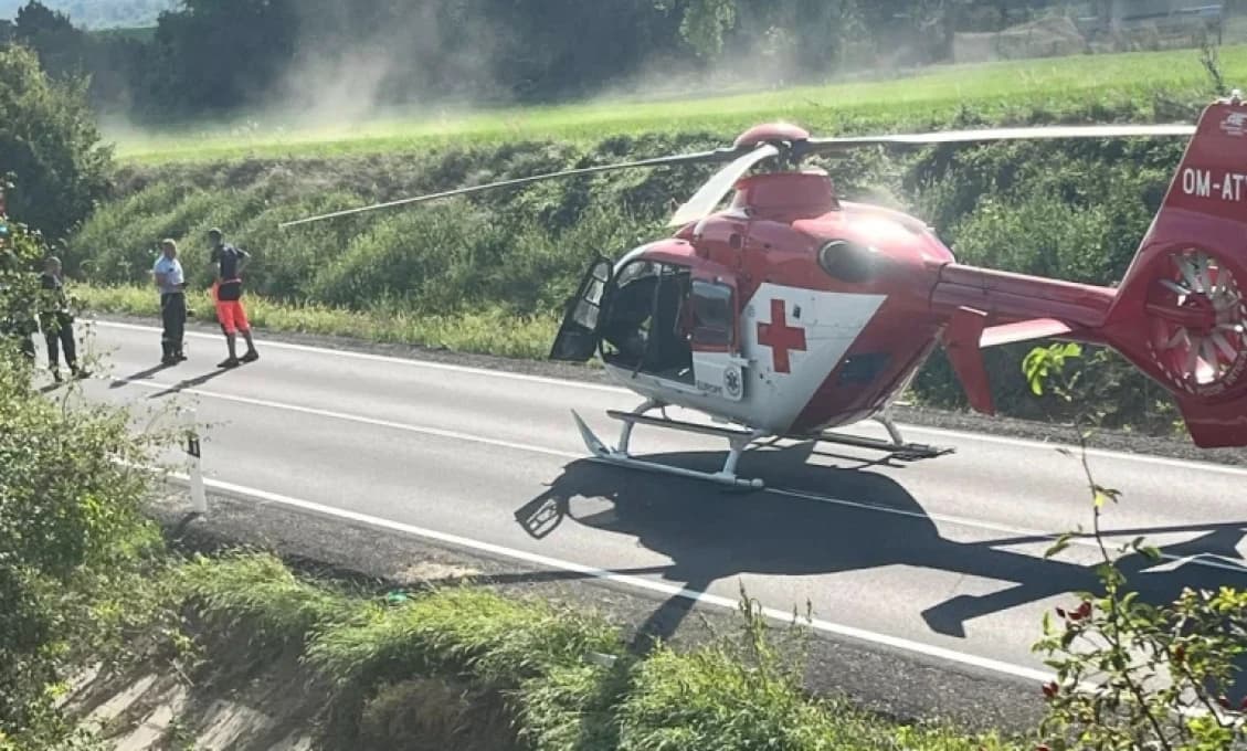 AKTUALIZOVANÉ Ďalšia VÁŽNA NEHODA autobusu! Zasahuje aj vrtuľník, cesta je neprejazdná (FOTO)