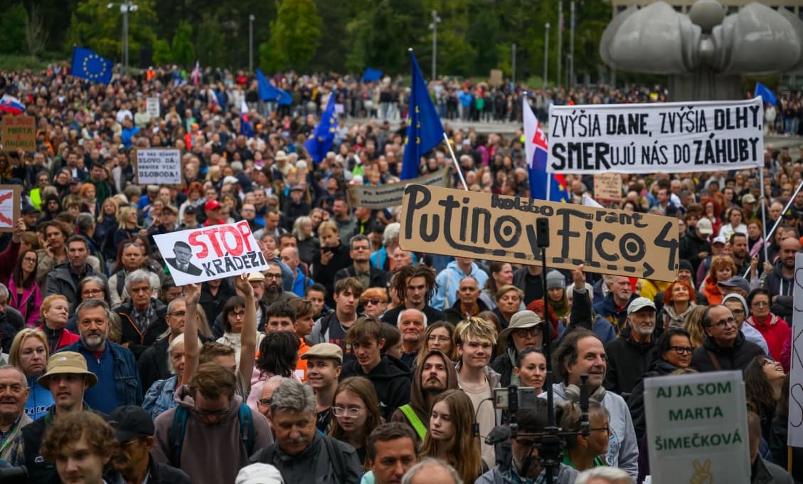 Už zase opozičné divadlo! Námestia obsadili krikľúni