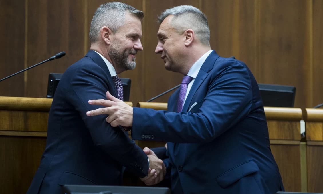 SNS pokračuje vo vojne s prezidentom: Výzva na zverejnenie zoznamu osôb z vládneho špeciálu do USA