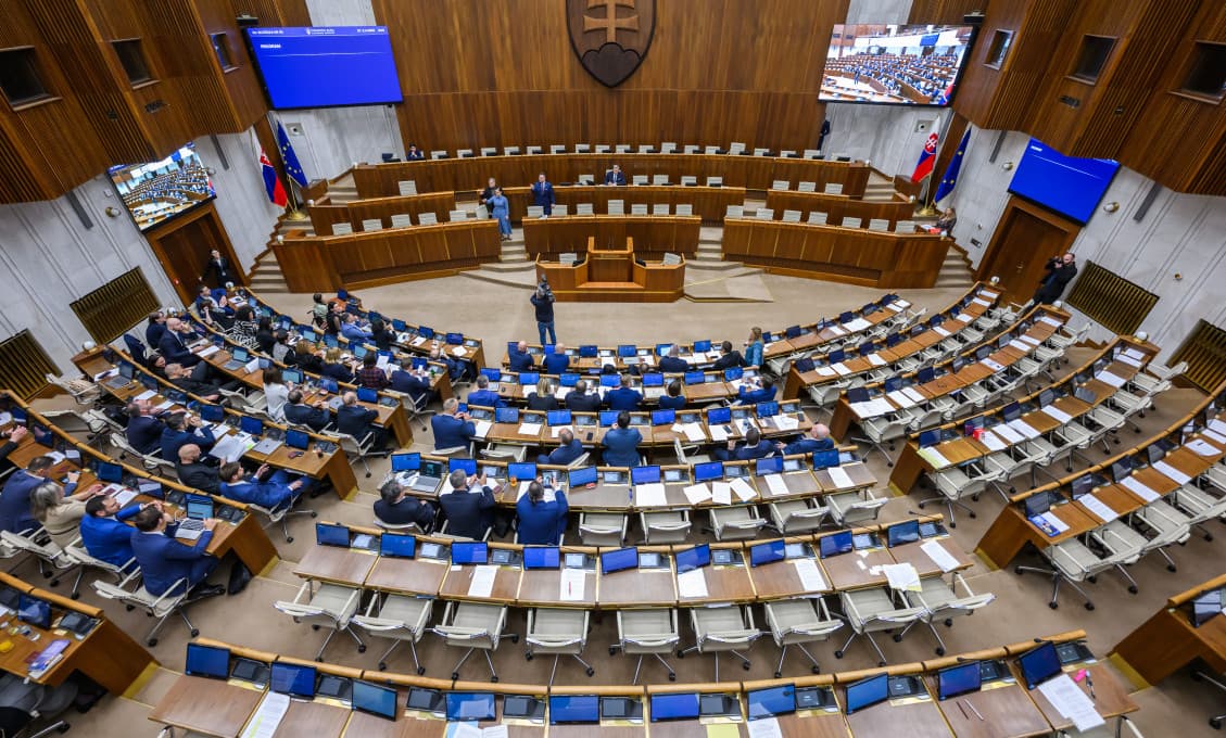 Poslanci sa zídu opäť v pondelok, venovať sa budú novele zákona o odpadoch