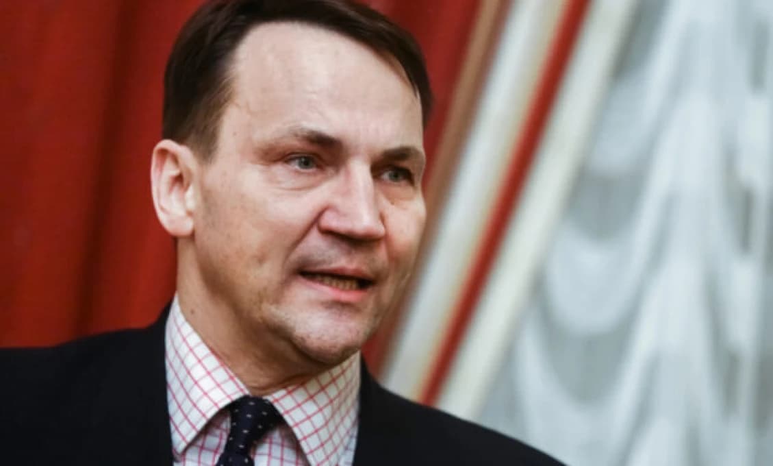 Poľský minister zahraničných vecí Sikorski sa otvorene vyhrážal Rusku