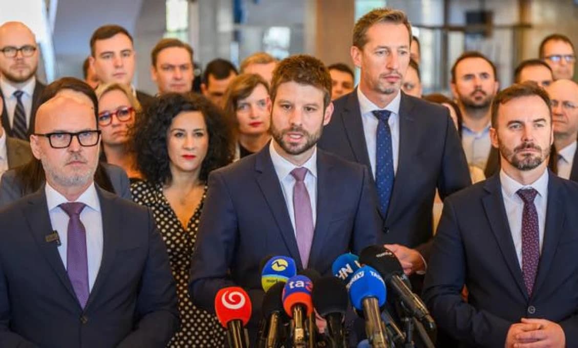 Len 40% Slovákov verí, že opozícia je reálnou alternatívou k Ficovej vláde