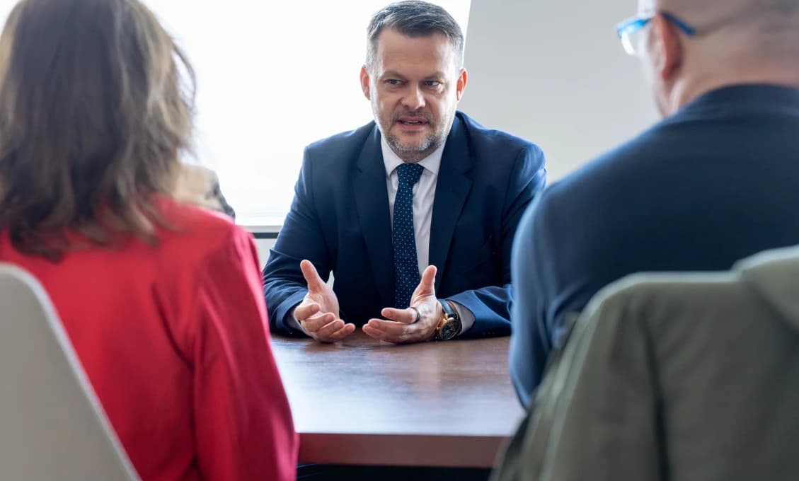 Minister Migaľ zvoláva bezpečnostnú radu: Obháji 130 miliónov údajne bez súťaže?