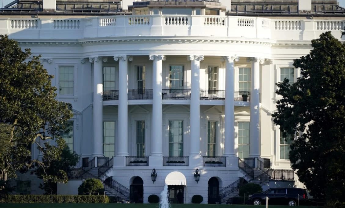 AKTUÁLNE! Tajná služba USA zastrelila približne 20-ročného muža blízko Trumpovej rezidencie
