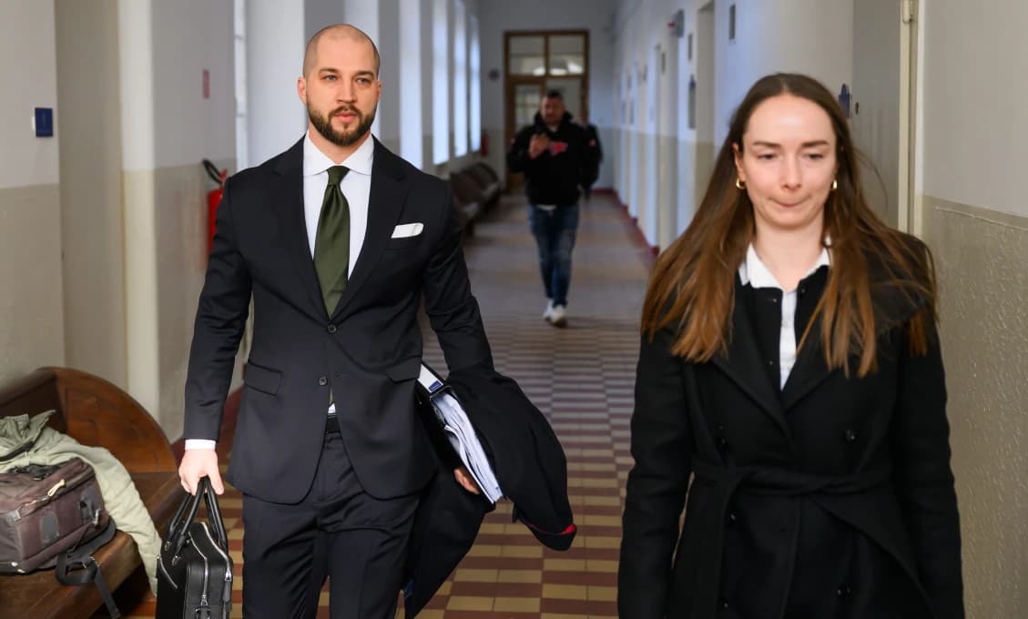 O väzbe policajtov zadržaných v rámci akcie Kajúcnik rozhodnú o 22.00 h